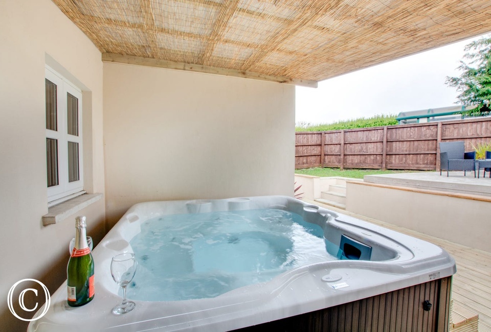 Vineyard Vale Hot Tub House